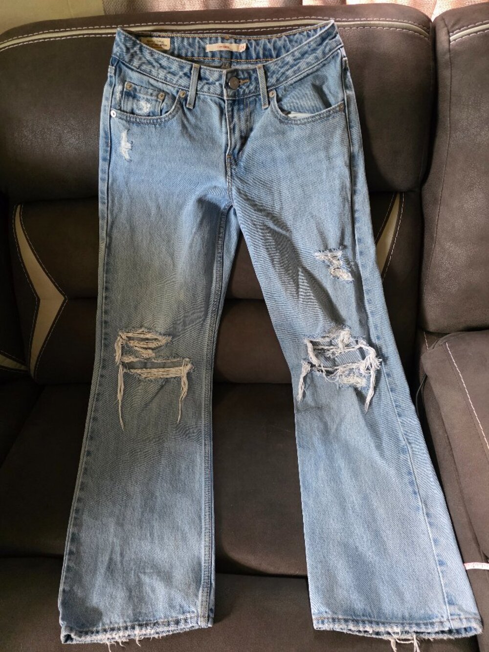 Size 24 Levi jeans low loose